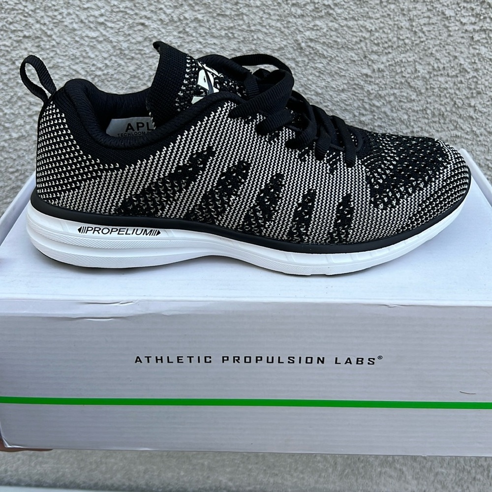 Women’s techloom pro pristine sneaker